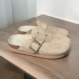 American Eagle sandals great for any weather size 8